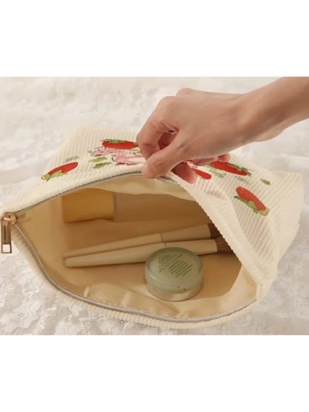 Strawberry Girl Corduroy Makeup Bag Cute Strawberry Print Cosmetic Pouch Zipper